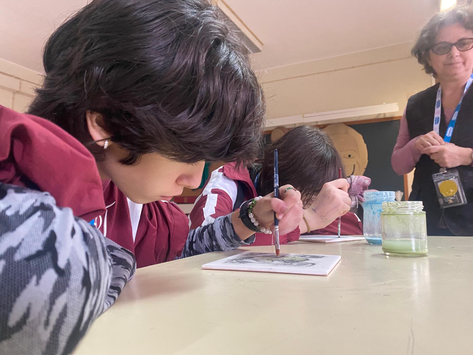 Students in art class at Escola de Odivelas